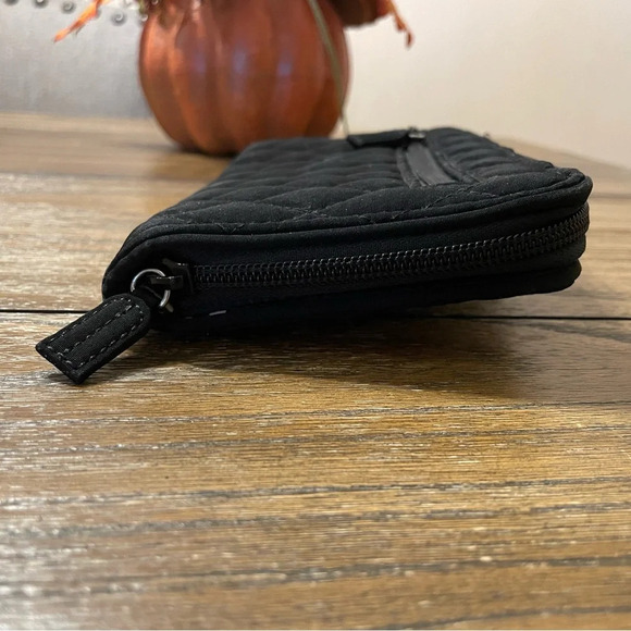 Vera Bradley Microfiber Quilted Black Turnlock Wallet Zip Cards Compartment - Picture 10 of 12